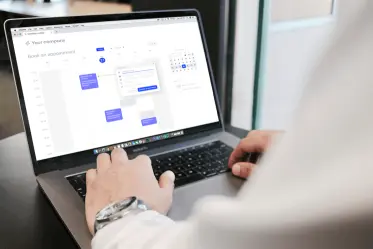 SuperSaaS Terminbuchungskalender auf einem Laptop