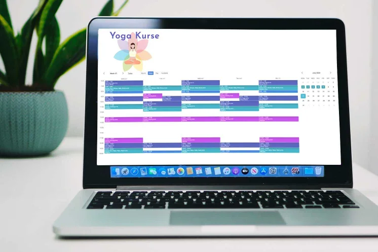 Online-Buchungssoftware von SuperSaaS mit einem online Terminbuchungskalender auf einem Laptop